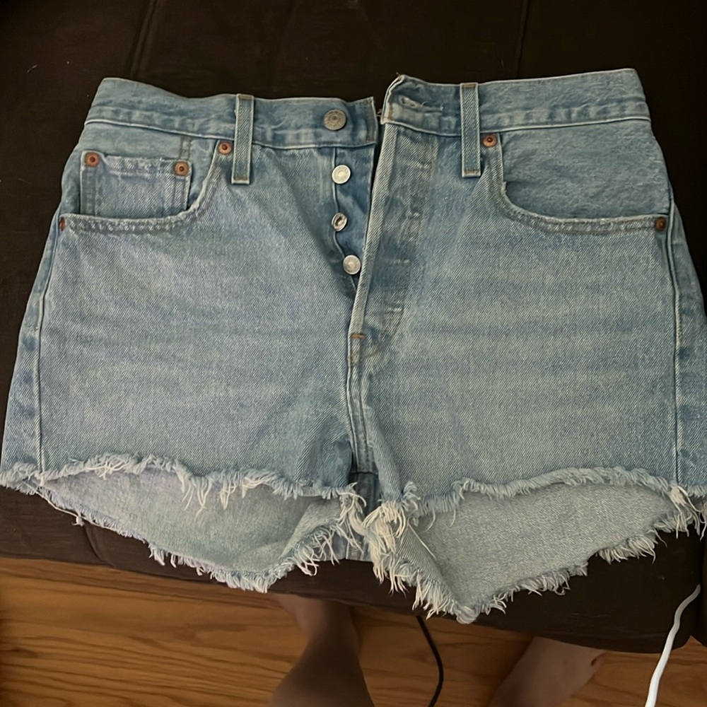 NWOT LEVI JEAN SHORTS high rise w28 501 original